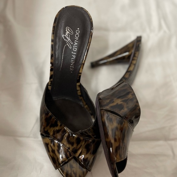 Donald J Pliner | Leopard Print Heels | Size 8 | Basically New - Picture 2 of 3